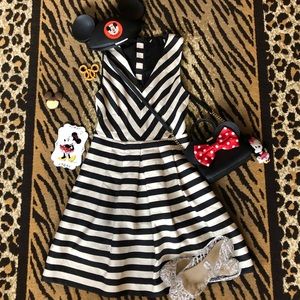 EUC Fit and flare striped sleeveless dress 👗